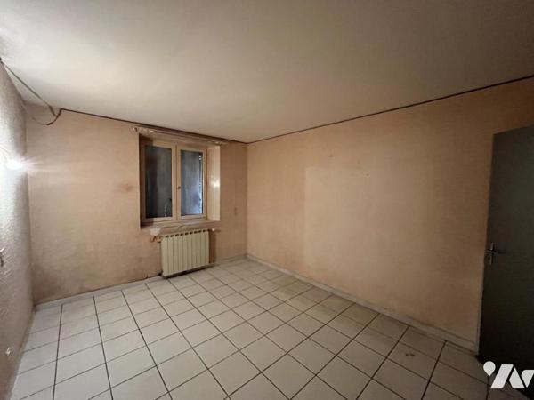 Ensemble de deux logements avec garage, cave et jardin de 633 m²