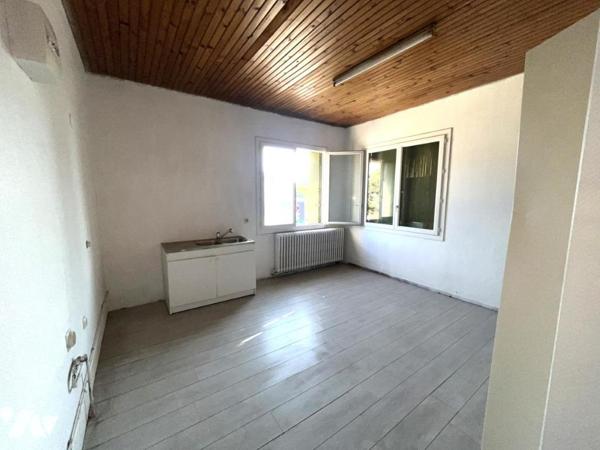 Ensemble de deux logements avec garage, cave et jardin de 633 m²