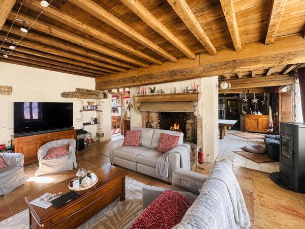 A10 minutes de BEAUNE, corps de ferme de 1826 avec maison rénovée de 198 m² hab + dépendances de 435 m² env