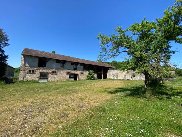 A10 minutes de BEAUNE, corps de ferme de 1826 avec maison rénovée de 198 m² hab + dépendances de 435 m² env