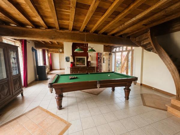 A10 minutes de BEAUNE, corps de ferme de 1826 avec maison rénovée de 198 m² hab + dépendances de 435 m² env
