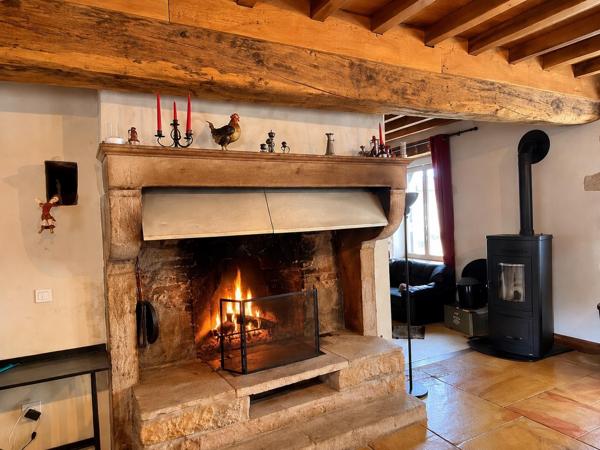 A10 minutes de BEAUNE, corps de ferme de 1826 avec maison rénovée de 198 m² hab + dépendances de 435 m² env