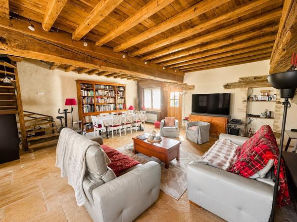A10 minutes de BEAUNE, corps de ferme de 1826 avec maison rénovée de 198 m² hab + dépendances de 435 m² env