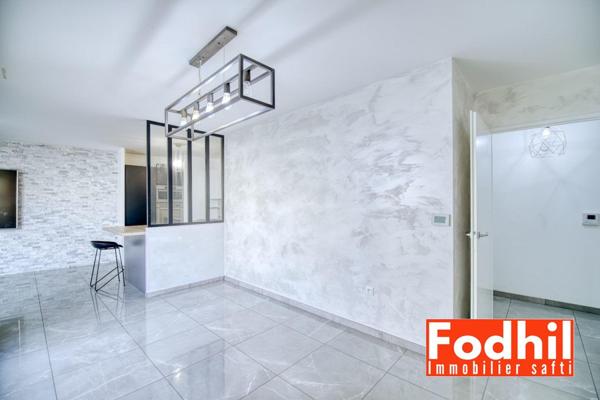 Appartement 4 pièces de 84 m²- 3 éme étage avec balcon et 2 parkings.