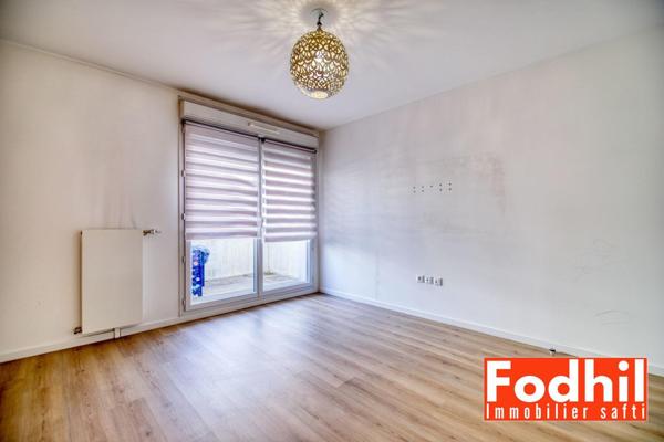 Appartement 4 pièces de 84 m²- 3 éme étage avec balcon et 2 parkings.