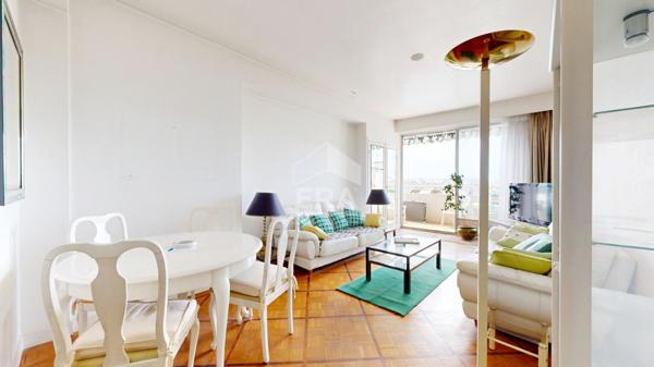 NICE - FLEURS : VASTE 2 PIÈCES TRAVERSANT EN DERNIER ÉTAGE AVEC TERRASSE ET VUE DÉGAGÉE