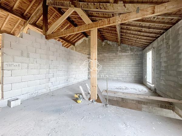 IMMEUBLE A FINIR – 6 APPARTEMENTS – 1 LOCAL COMMERCIAL