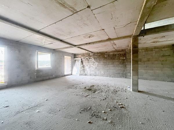 IMMEUBLE A FINIR – 6 APPARTEMENTS – 1 LOCAL COMMERCIAL