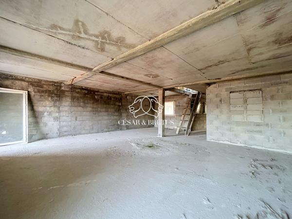 IMMEUBLE A FINIR – 6 APPARTEMENTS – 1 LOCAL COMMERCIAL