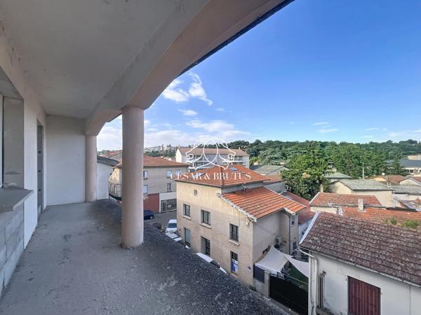IMMEUBLE A FINIR – 6 APPARTEMENTS – 1 LOCAL COMMERCIAL