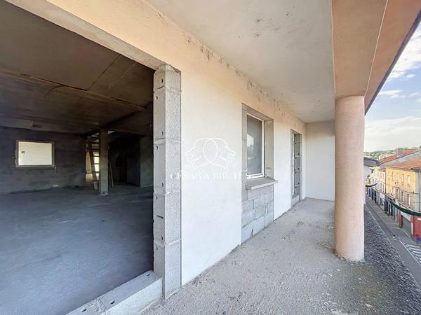 IMMEUBLE A FINIR – 6 APPARTEMENTS – 1 LOCAL COMMERCIAL