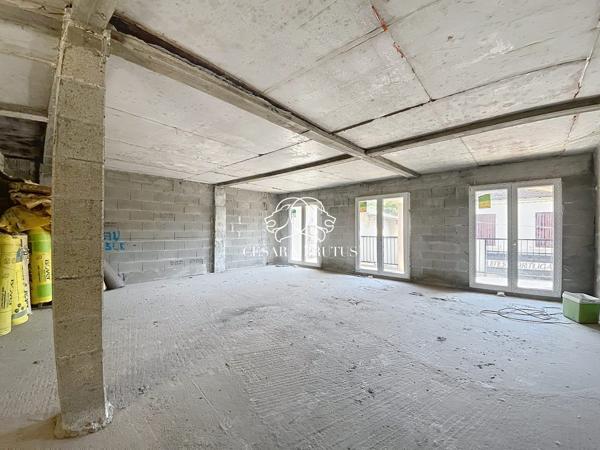 IMMEUBLE A FINIR – 6 APPARTEMENTS – 1 LOCAL COMMERCIAL
