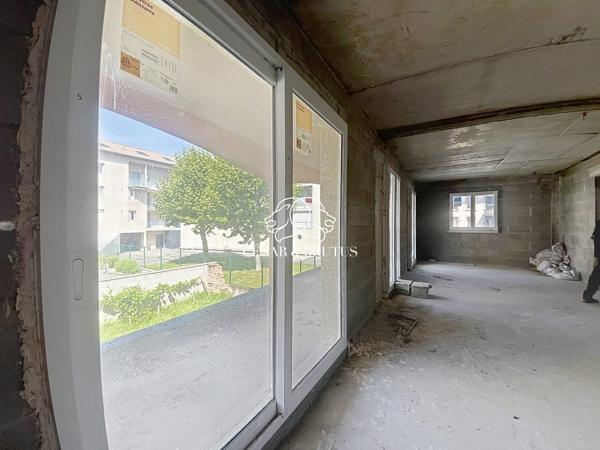 IMMEUBLE A FINIR – 6 APPARTEMENTS – 1 LOCAL COMMERCIAL