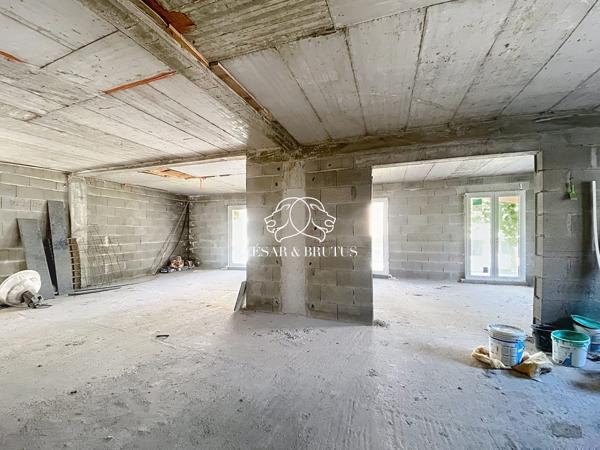 IMMEUBLE A FINIR – 6 APPARTEMENTS – 1 LOCAL COMMERCIAL