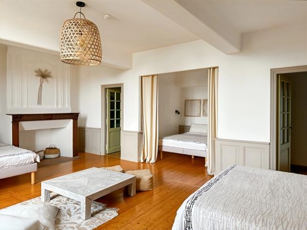 A vendre proche de MARCIAC (32) - Château de 32 pièces - 1540 m2 habitables - Domaine de 5,8 hectares