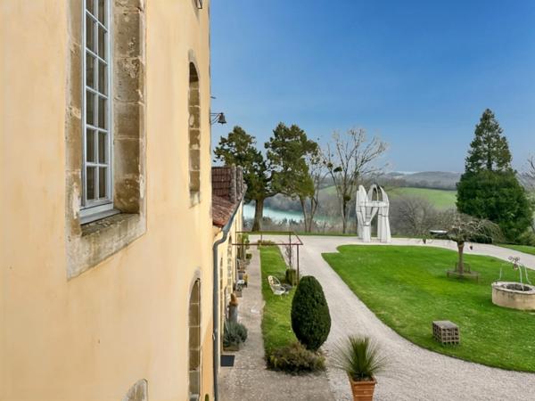 A vendre proche de MARCIAC (32) - Château de 32 pièces - 1540 m2 habitables - Domaine de 5,8 hectares