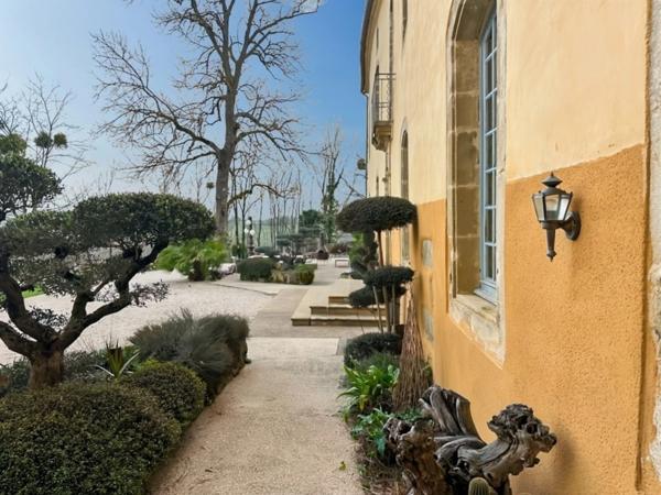 A vendre proche de MARCIAC (32) - Château de 32 pièces - 1540 m2 habitables - Domaine de 5,8 hectares