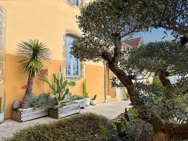 A vendre proche de MARCIAC (32) - Château de 32 pièces - 1540 m2 habitables - Domaine de 5,8 hectares