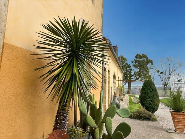 A vendre proche de MARCIAC (32) - Château de 32 pièces - 1540 m2 habitables - Domaine de 5,8 hectares