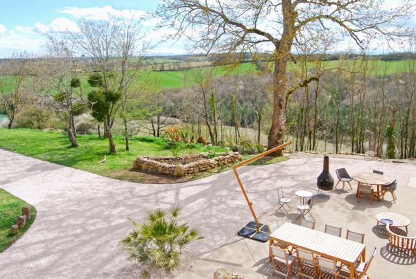 A vendre proche de MARCIAC (32) - Château de 32 pièces - 1540 m2 habitables - Domaine de 5,8 hectares