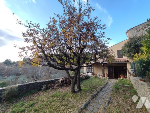 Maison avec jardin et jolie vue