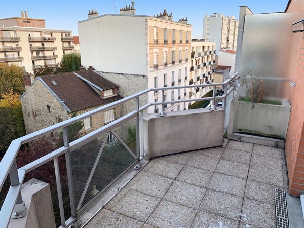 Studio avec Terrasse en dernier étage avec vue dégagée !