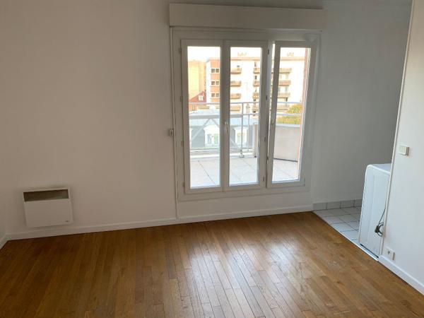 Studio avec Terrasse en dernier étage avec vue dégagée !