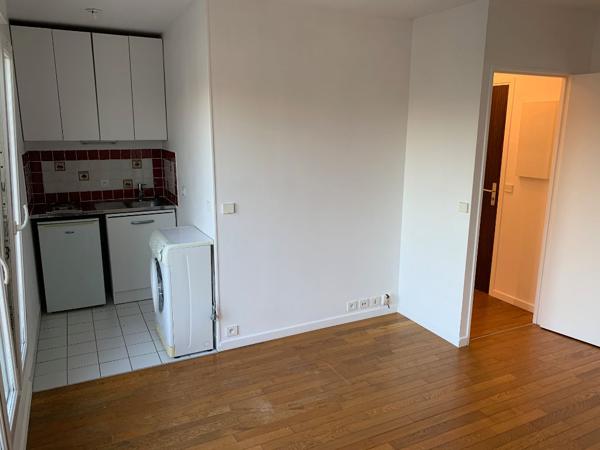 Studio avec Terrasse en dernier étage avec vue dégagée !