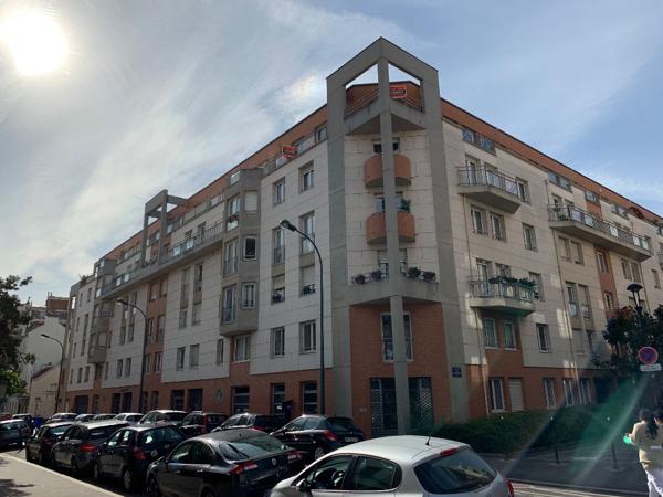Studio avec Terrasse en dernier étage avec vue dégagée !