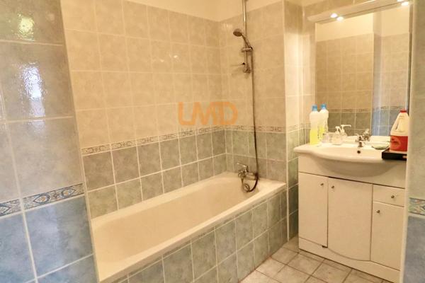 Appartement ou local profession libérale 60m2 centre Saint-Maximin