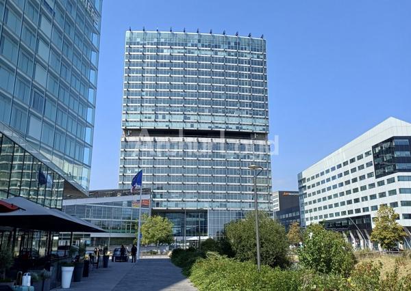 À louer - Bureaux rénovés dans immeuble emblématique au coeur de Lille, avec accessibilité optimale et services premium