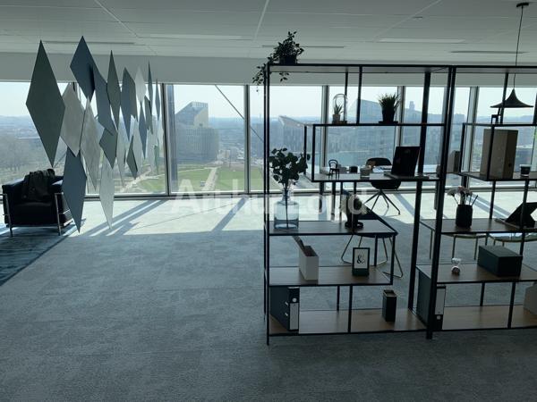 À louer - Bureaux rénovés dans immeuble emblématique au coeur de Lille, avec accessibilité optimale et services premium