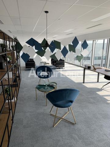 À louer - Bureaux rénovés dans immeuble emblématique au coeur de Lille, avec accessibilité optimale et services premium