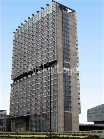 À louer - Bureaux rénovés dans immeuble emblématique au coeur de Lille, avec accessibilité optimale et services premium