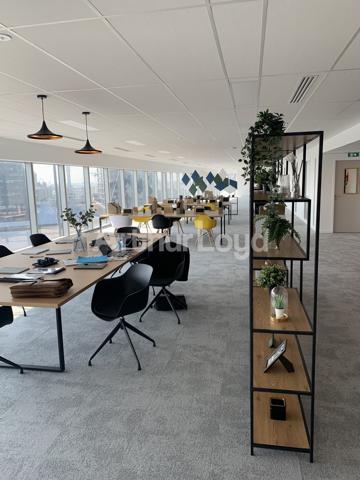 À louer - Bureaux rénovés dans immeuble emblématique au coeur de Lille, avec accessibilité optimale et services premium