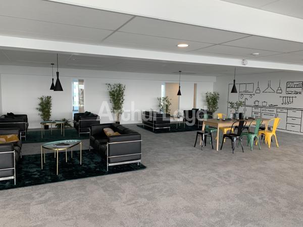 À louer - Bureaux rénovés dans immeuble emblématique au coeur de Lille, avec accessibilité optimale et services premium