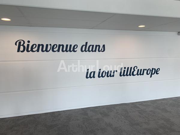 À louer - Bureaux rénovés dans immeuble emblématique au coeur de Lille, avec accessibilité optimale et services premium