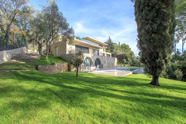 Villa contemporaine de 10 pièces avec vue mer panoramique à vendre à Mougins