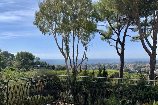 Villa contemporaine de 10 pièces avec vue mer panoramique à vendre à Mougins
