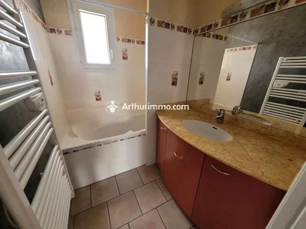 Location Maison 5 pièces 80 m2 à Saint-Jean-d'Angély