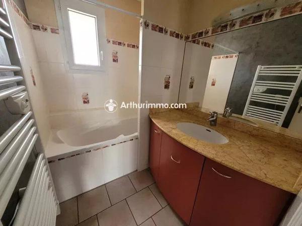 Location Maison 5 pièces 80 m2 à Saint-Jean-d'Angély