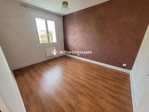 Location Maison 5 pièces 80 m2 à Saint-Jean-d'Angély