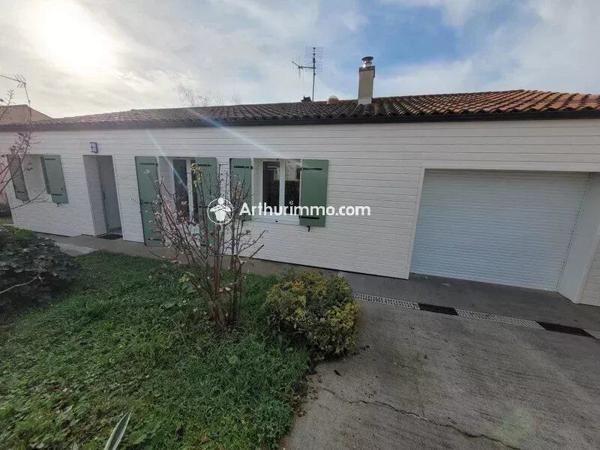Location Maison 5 pièces 80 m2 à Saint-Jean-d'Angély
