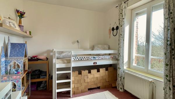 Maison
                                                                                                                                                                                                                                                                                                                        8 pièce(s)                                                                                                                                                                                                          6 chambre(s)                                                                                                                                                                                                          157  m²