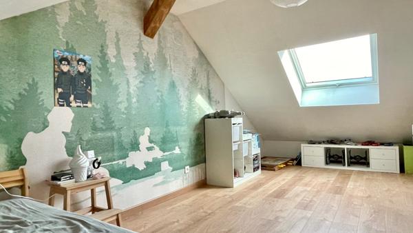 Maison
                                                                                                                                                                                                                                                                                                                        8 pièce(s)                                                                                                                                                                                                          6 chambre(s)                                                                                                                                                                                                          157  m²