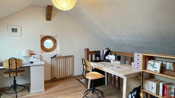 Maison
                                                                                                                                                                                                                                                                                                                        8 pièce(s)                                                                                                                                                                                                          6 chambre(s)                                                                                                                                                                                                          157  m²