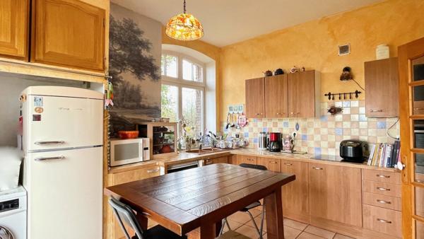 Maison
                                                                                                                                                                                                                                                                                                                        8 pièce(s)                                                                                                                                                                                                          6 chambre(s)                                                                                                                                                                                                          157  m²
