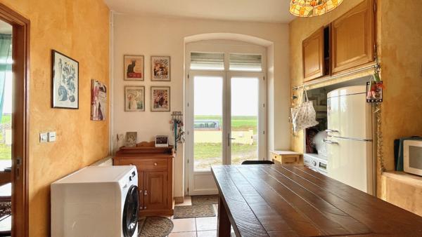 Maison
                                                                                                                                                                                                                                                                                                                        8 pièce(s)                                                                                                                                                                                                          6 chambre(s)                                                                                                                                                                                                          157  m²
