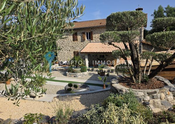Propriete
                                                                                                                                                                                                                                                                                                                        6 pièce(s)                                                                                                                                                                                                          4 chambre(s)                                                                                                                                                                                                          136  m²