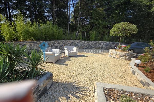 Propriete
                                                                                                                                                                                                                                                                                                                        6 pièce(s)                                                                                                                                                                                                          4 chambre(s)                                                                                                                                                                                                          136  m²
